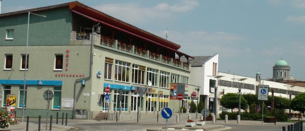 Európa Penzión Sturovo Exterior foto